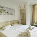 Apartello Modern In Downpark Apartment